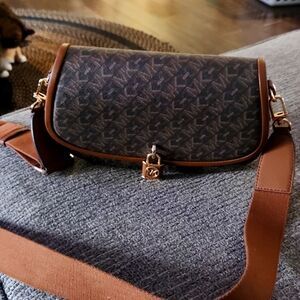 Michael kors crossbody